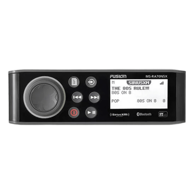 Sistema de Audio Marino / Pantalla LCD Monocroma 2.6″ / Multi-Zone 2 Zonas / Potencia Pico 200 W / Bluetooth y ANT / IPX7 / USB