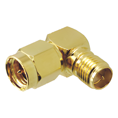 Adaptador en Ángulo Recto / SMA Macho a SMA Hembra Inverso / Cuerpo Bronce Oro / Contacto Oro / Aislante Teflón