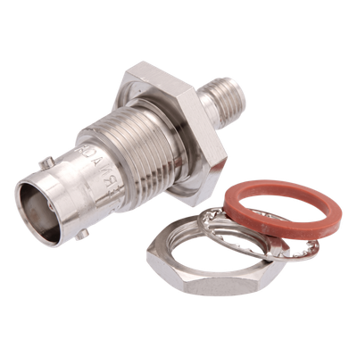 Adaptador Coaxial / BNC Hembra a SMA Hembra / 50 Ohm / Montaje en Panel (Bulkhead)