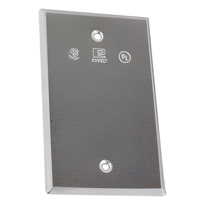 Tapa ciega de aluminio / Espesor 1.02 mm / 2 diámetros 3 mm (0.11′) / Peso 0.024 kg / Uso interior y exterior